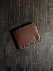 Portefeuille en cuir à bas prix, fin et élégant pour homme, avec plusieurs emplacements pour cartes, poche à monnaie et design pour un usage quotidien, par M/S SHAAD HANDICRAFTS - Product Image 3