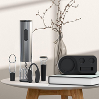 Ensemble cadeau ouvre-bouteille électrique à piles en acier inoxydable avec verseur, aérateur, bouchon à vide, base de rangement et coupe-capsule