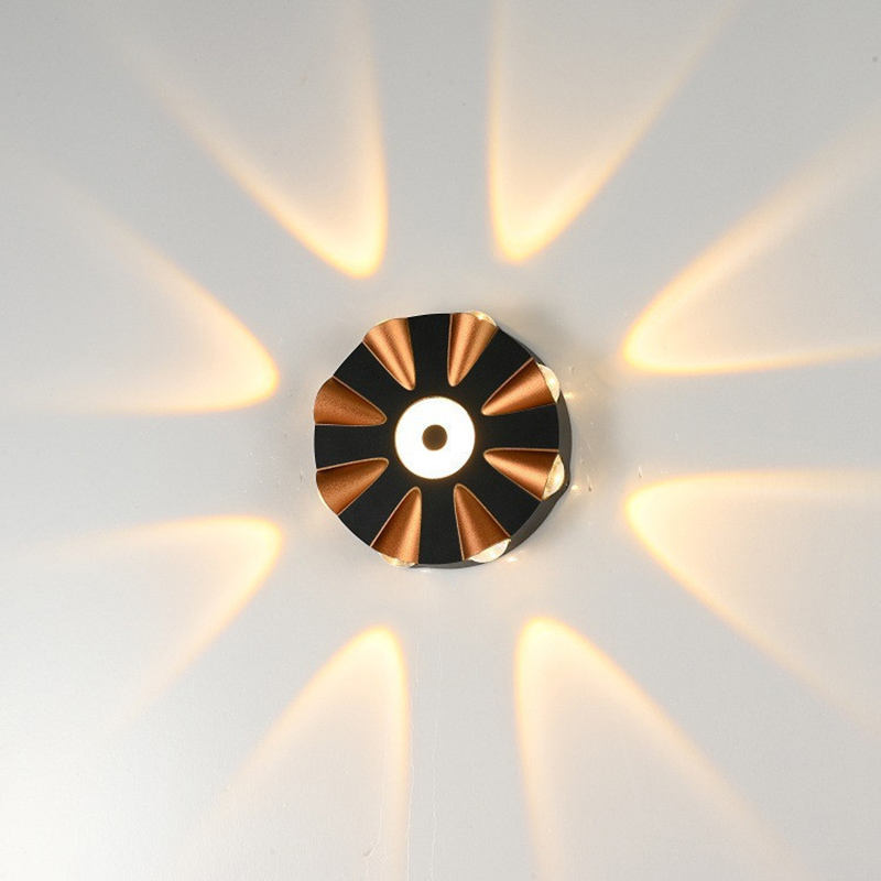 Beautiful New Design Gold and Black Narrow Degree LED Wall Light Outdoor Garden Decoration Sconce Lighting
