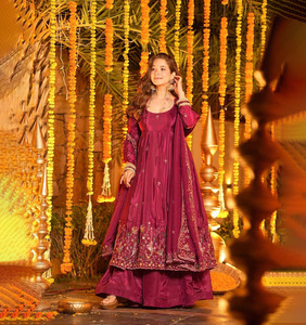 ชุด Anarkali ชุดเดรสผ้าจอร์เจียแบบดั้งเดิมของผู้หญิงชุดแต่งกายเทศกาลคุณภาพสูงแบบอินเดียที่น่าสนใจ - Product Image 1