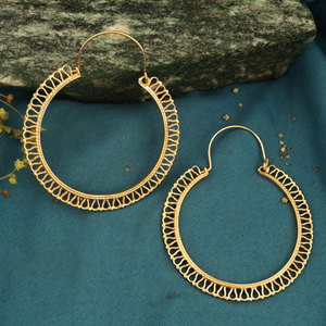 Pendientes de Aro Tribales Dorados Hechos a Mano, Filigrana de Alambre Intrincada, Joyería Étnica Boho para Mujer - Product Image 4