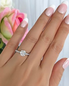 แหวนหมั้นมอสซาไนต์ทรงกลม 1.50 กะรัต ประดับเพชรแบบ Pave ตัวเรือนทองคำแท้ 14K แหวนสัญญาแบบเรียบหรู คลาสสิก 4 กรงเล็บ ของขวัญสั่งทำพิเศษ - Product Image 6