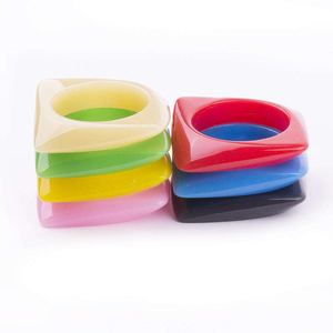 Bracelet manchette en acétate, forme irrégulière, coloré et tendance, bijoux en résine de haute qualité, artisanat en résine - Product Image 3