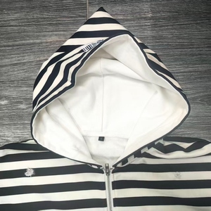 Sudadera con capucha de talla grande, con cremallera, de tela resistente de 450GSM, estilo hip-hop, con estampado de letras urbanas, lavado vintage, a rayas y con diseño integral. - Product Image 3