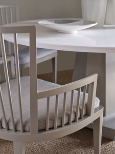 Silla de Madera Pintada en Gris de Estilo Nórdico Minimalista con Respaldo de Listones Verticales - Product Image 5