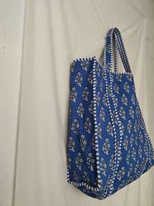 Sac fourre-tout artisanal en tissu de coton matelassé indien rose uni avec fermeture éclair, grand sac fait main pour femme, vente en gros - Product Image 1