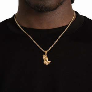 Collar con Colgante de Manos en Oración Doradas |   Amuleto de Manos en Oración Pulido |   Joyería Religiosa Cristiana de Acero Inoxidable - Product Image 2
