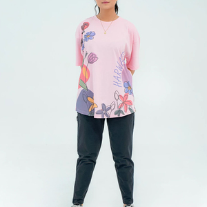 T-shirt décontracté à manches courtes et col rond pour homme, imprimé floral rose, coupe ample, jersey en coton, design sur le devant - Product Image 3