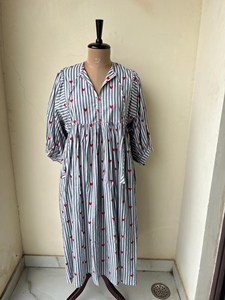 เดรสผ้าฝ้ายพิมพ์ลายหัวใจแขนพองผูกคอ - Product Image 3