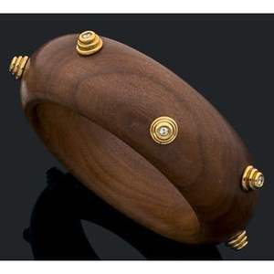 Ensemble de bracelets en bois faits à la main pour femmes, bijoux ethniques traditionnels pour tous les jours et les occasions spéciales - Product Image 4