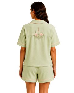 Ensemble de pyjama pour femme personnalisé vert clair, manches courtes, boutonné, vêtements de nuit doux et respirants, vêtements de détente décontractés pour l'été - Product Image 2
