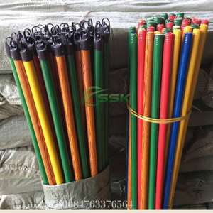 Balai léger à manche en bois enduit de PVC et brosse à poussière 2-en-1 à tête en plastique à poils rigides pour toilettes et usage domestique, fabriqué au Vietnam - Product Image 4