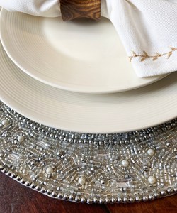 Magnifiques sets de table brodés de perles, faits à la main, décoratifs, pour des tables élégantes, décoration pour la maison, la cuisine et les restaurants. - Product Image 4