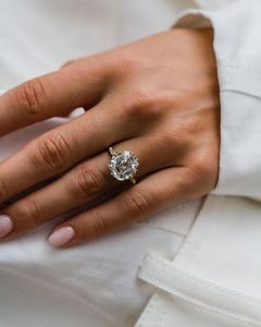 Bonito anillo de fiesta de Plata de Ley 925 para mujer con moissanita mejorada redonda brillante y diamantes de corte Asscher - Product Image 1