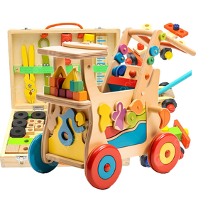 Plan close-up d'une voiture de course robuste en bois. Facile à assembler avec de gros boulons. Disponible aux prix de gros. - Product Image 4