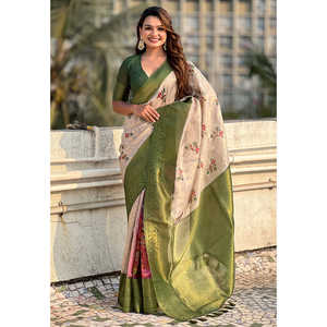 Sari de Noche de Seda Organza Verde con Estampado Floral Kalamkari Fusion de Elite Weaves, con Borde en Contraste Tejido con Zari y Base - Product Image 5