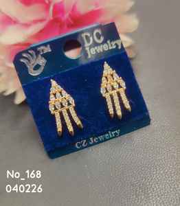 Pendientes de Acero Inoxidable Chapados en Oro con Circonitas y Diseño Geométrico |   Pendientes de Moda para Mujer para Fiestas, Bodas y Aniversarios - Product Image 1