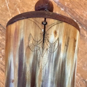 Correa de Cuero de Color Natural con Polvo de Cuerno de Búfalo Ecológico Hecho a Mano por ILAHI, Arte Folclórico, Arte Rústico, Feng Shui, Coleccionable - Product Image 4