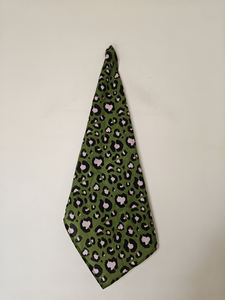 Serviette de cuisine décorative en coton vert foncé à imprimé floral Shree Balajee Garments pour la cuisine et la salle à manger, lavage à la main, impression artisanale - Product Image 2