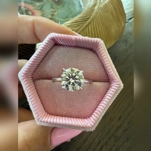 Bague de luxe en diamant de laboratoire taille ronde pour femme, or 9K 14K 18K, cadeau de fiançailles et de mariage, avec certification IGI SGL, 2 carats - Product Image 6