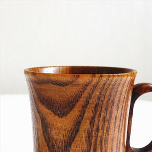 Taza tallada H192 para agua, cerveza o leche con asa, tazas y platillos de madera natural hechos a mano - Product Image 5