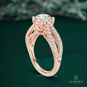 Bague de mode en or rose, taille brillant ronde, avec bande pavée croisée, unique et romantique, cadeau d'anniversaire pour femme - Product Image 3