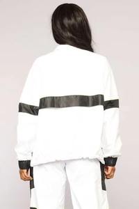 Chaqueta Deportiva Impermeable y Cortavientos Personalizada 2026 de Alta Calidad para Mujer, con Cierre, Transpirable y Resistente, OEM - Product Image 3