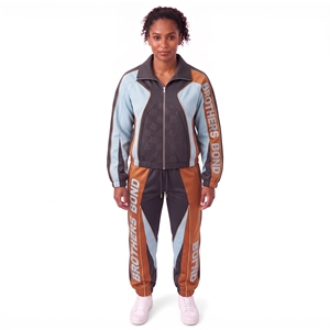 Conjunto deportivo personalizado para mujer, gris oscuro y rojo, con estampado gráfico futurista de circuitos, chaqueta deportiva y pantalones de chándal, conjunto informal deportivo. - Product Image 6