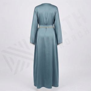 Abaya élégante pour femmes, manches longues, couvrant tout le corps, tissu personnalisé, dentelle élégante, polyester soyeux léger, col en V - Product Image 2