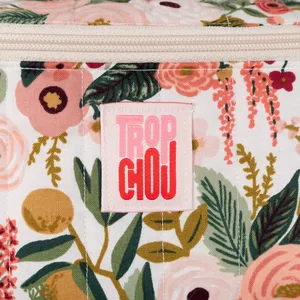 Étiquette de vêtement en coton rectangulaire découpée à chaud avec design personnalisé « Un Peu Beaucoup Passionnément À La Folie » - Product Image 3