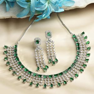 Ensemble collier et boucles d'oreilles plaqué or avec design floral, cristaux verts, strass et pompon, style classique pour femme, bijoux de mariage - Product Image 6