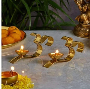 Soporte para Linterna Akhand Jyoti de Vidrio Plateado para el Hogar, Templo, Puja Sagrada, disponible a precios de mayorista. - Product Image 6
