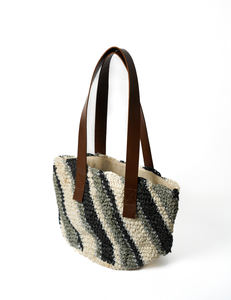 Bolso Tote de Rafia Hecho a Mano para Mujer, Tendencia 2026, con Asa de Cuero, Ecológico, para Playa, Viajes y Compras de Verano - Product Image 3