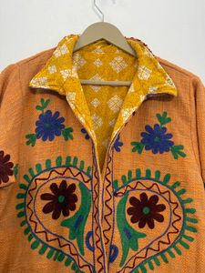 Chaqueta Suzani de Algodón TNT Bordada con Flores Bohemias Naranjas, Cuello Mandarín, Hecha a Mano, Estilo Étnico, para Invierno, Resistente al Viento - Product Image 3