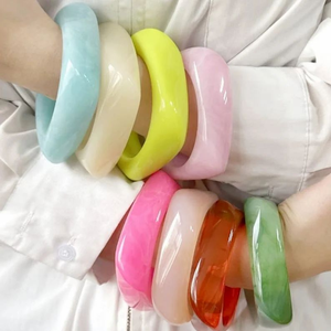 Bracelets géométriques vintage surdimensionnés pour femmes, 69 mm, en résine acrylique colorée, bijoux statement pour poignet large, cadeau, artisanat en résine - Product Image 5