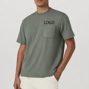 Camiseta Urbana Olive Pocket para Hombre con Logotipo Personalizado en el Pecho, Corte Relajado, Estilo Urbano Premium para Uso Diario, Manga Corta - Product Image 1