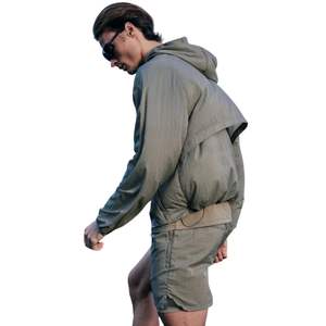 Ensemble veste coupe-vent translucide et short pour homme, veste légère à capuche avec taille élastique, ensemble de mode pour l'extérieur en olive - Product Image 6