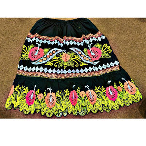 กระโปรงมินิฮาวายคุณภาพสูงสำหรับผู้หญิงจากเกาะกัวม กระโปรงลำลองลายปักเต็มแบบไมโครนีเซียน ระบายอากาศได้ดี ผลิตจากวัสดุธรรมชาติ - Product Image 3