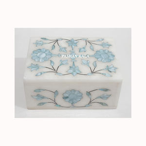 Caja de Joyería Rectangular de Mármol Blanco Natural con Incrustaciones de Nácar, Diseño Único Hecho a Mano, Utilizada para Empacar Collares de Oro - Product Image 2