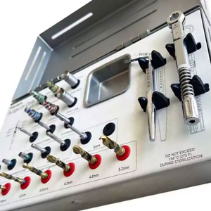 ชุดเครื่องมือผ่าตัดสำหรับการปลูกถ่ายรากฟันเทียม สำหรับการดำเนินการปลูกถ่ายแบบมืออาชีพ อุปกรณ์ทันตกรรมระดับพรีเมียม - Product Image 3