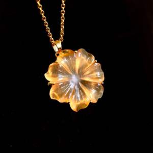 Pendentif Fleur en Pierre de Lune Pêche AAA Sculpté à la Main, Collier Fleur en Cristal pour Femme, Pendentif en Pierre Précieuse, Cadeau d'Anniversaire Fait Main - Product Image 2