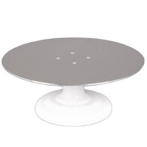 Platos de soporte para servir pasteles Soporte de pastel elegante simple hecho de hierro con tapa de aluminio para organizador de cocina en la India - Product Image 1