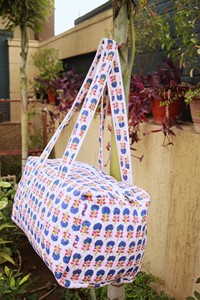 Bolsa de lona acolchada de algodón hecha a mano, interior espacioso con asas cómodas, ligera, duradera y elegante para viajes y gimnasio. - Product Image 6