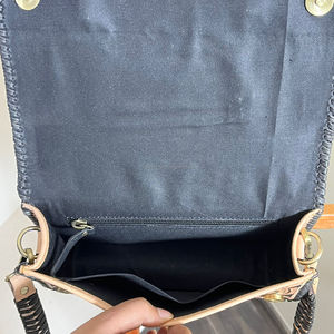 Bolso bandolera personalizado Vintage de cuero genuino para mujer, suave y duradero con ranura para mano, nuevo y hecho a mano - Product Image 6