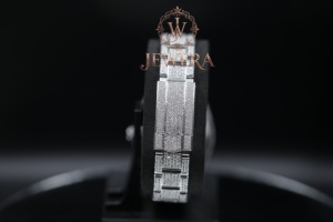 Reloj de Lujo de Acero Inoxidable con Diamantes de Moissanita en Oferta, Ideal para Eventos Formales, Uso Profesional y Regalos Premium - Product Image 4