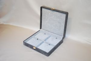 กล่องใส่สร้อยคอแบบญี่ปุ่นทรงสี่เหลี่ยมมุมโค้งมน 4 ช่อง  วัสดุกำมะหยี่พิมพ์ลายตามสั่ง ขนาด 243x213x50 มม. สำหรับวันวาเลนไทน์ - Product Image 5