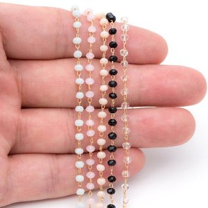Ensemble de colliers délicats en perles pastel, pierres précieuses rondes, chaîne dorée, superposés, style bohème minimaliste - Product Image 1