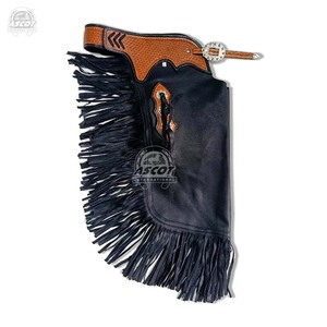 Chaps de qualité supérieure en daim de vache, style Bermuda, avec franges et travail artisanal. - Product Image 5
