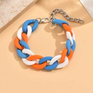 Collier pendentif personnalisé en résine avec chaîne à maillons décoratifs, collier à maillons en silicone épais vert et beige, bijoux - Product Image 2