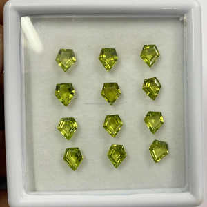 Calidad Superior 6x7mm a 7x10mm Escudo facetado de peridoto verde Precio asequible Piedra preciosa suelta natural del proveedor de piedras preciosas indias - Product Image 4